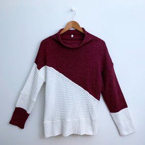 Asymmetrical Linear Long-Sleeved Sweater / Knit